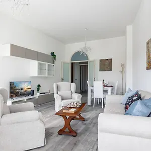 Guesthost - Lungarno Elegant With Panoramic Balcony Pisa